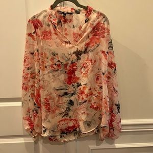 5/$10 White House Black market floral shirt size 0